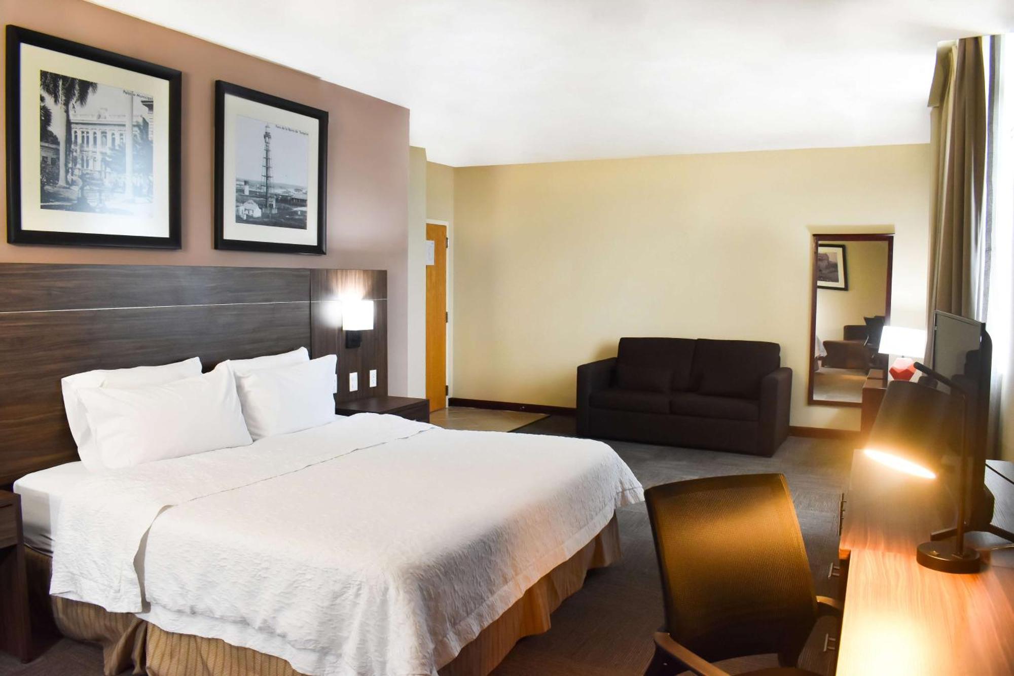 Hampton Inn Tampico Zona Dorada Экстерьер фото